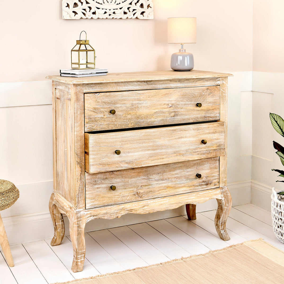 Elegant Chest of Drawers - Amelie
