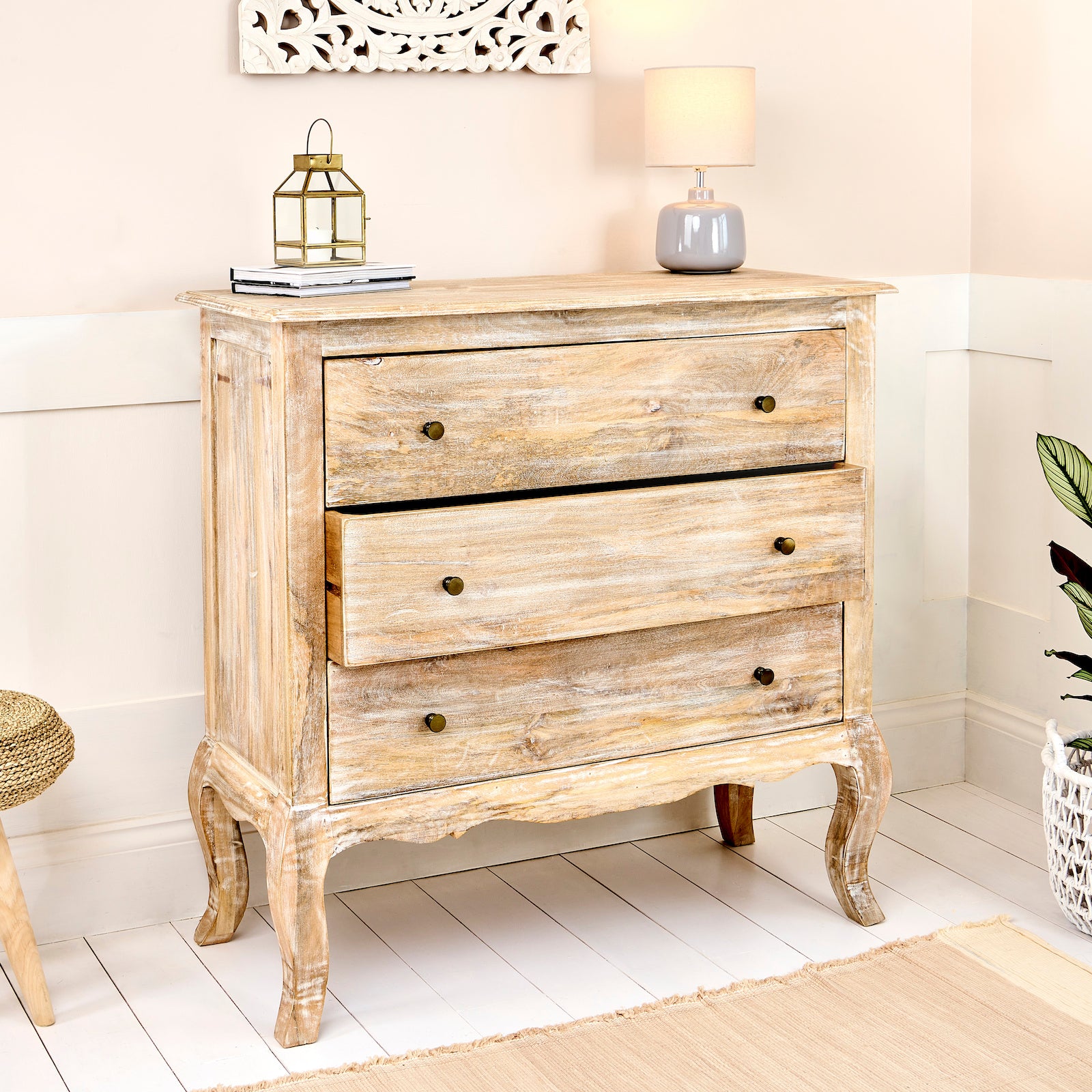 Elegant Chest of Drawers - Amelie