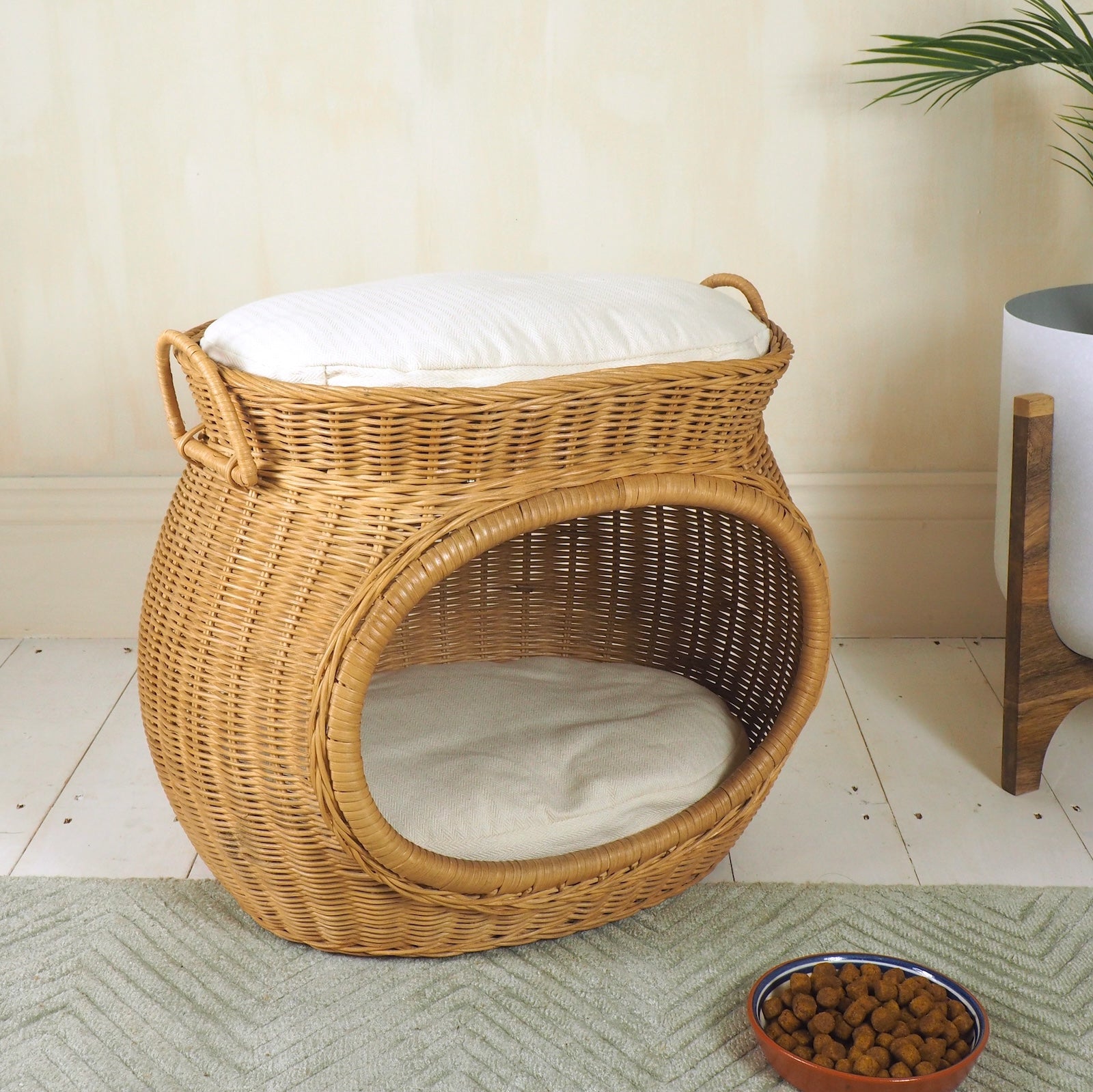 Wicker cat basket with cushion and cat bowl