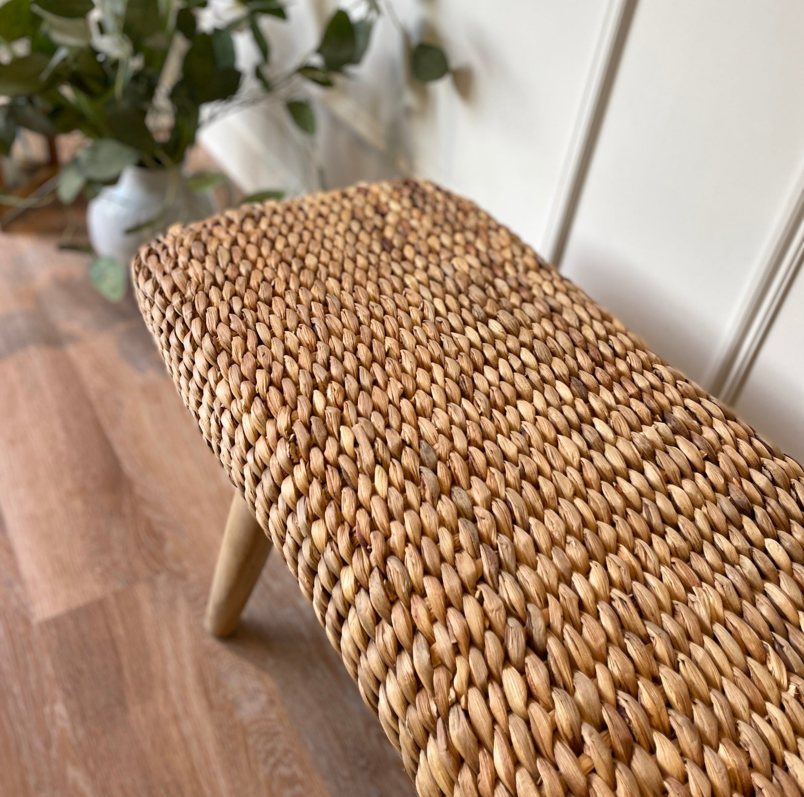 detailed photo of wicker hallway bench