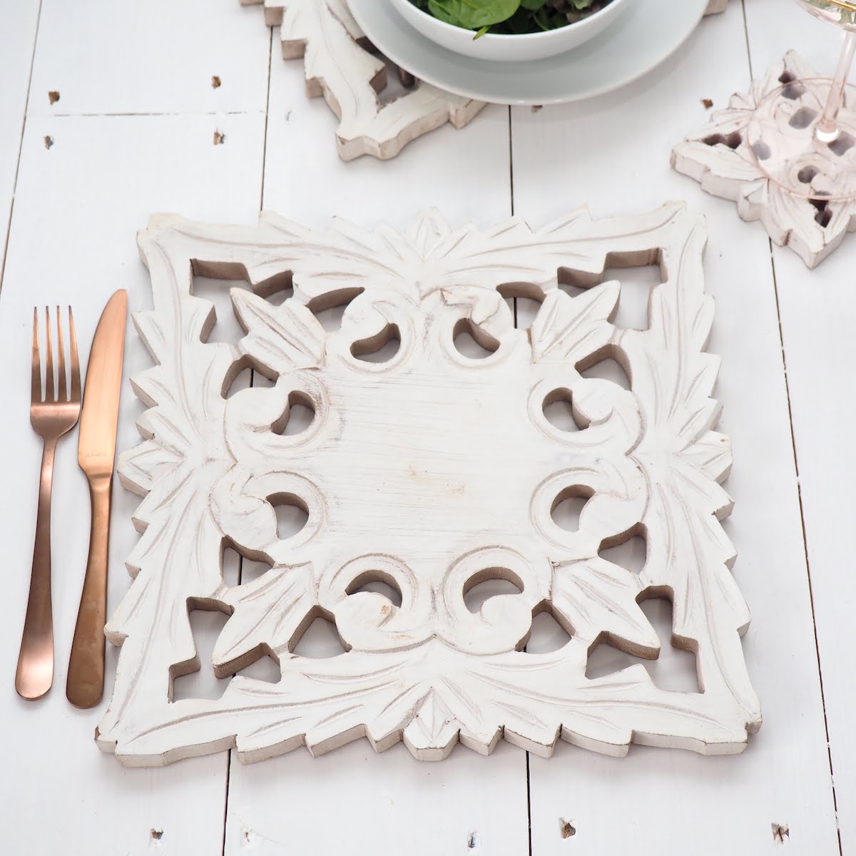 Table placemats carved