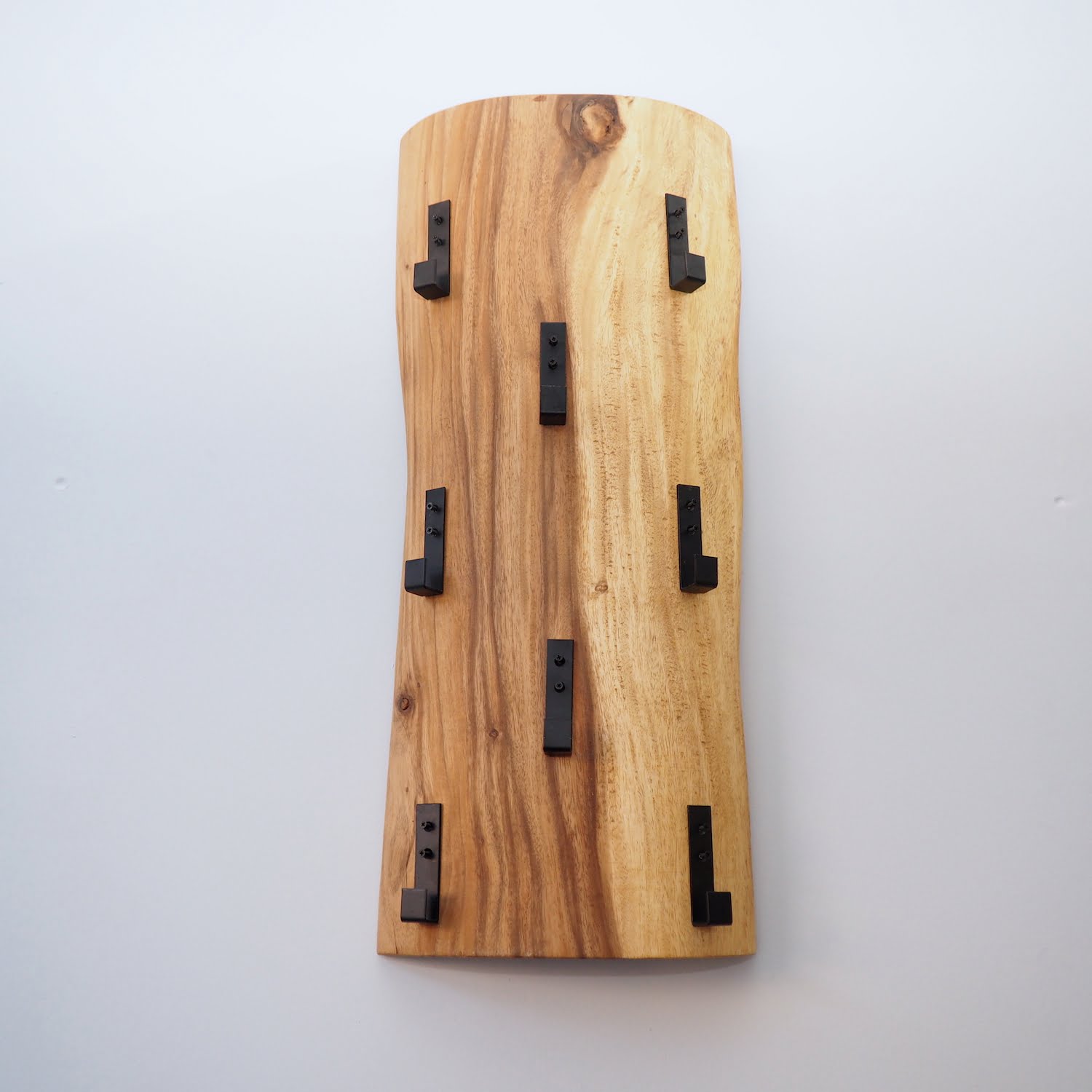 Wall mounted clothes rail
