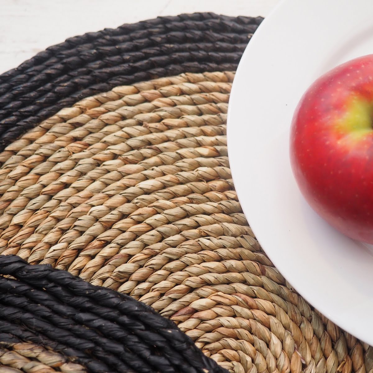 Rattan placemats black