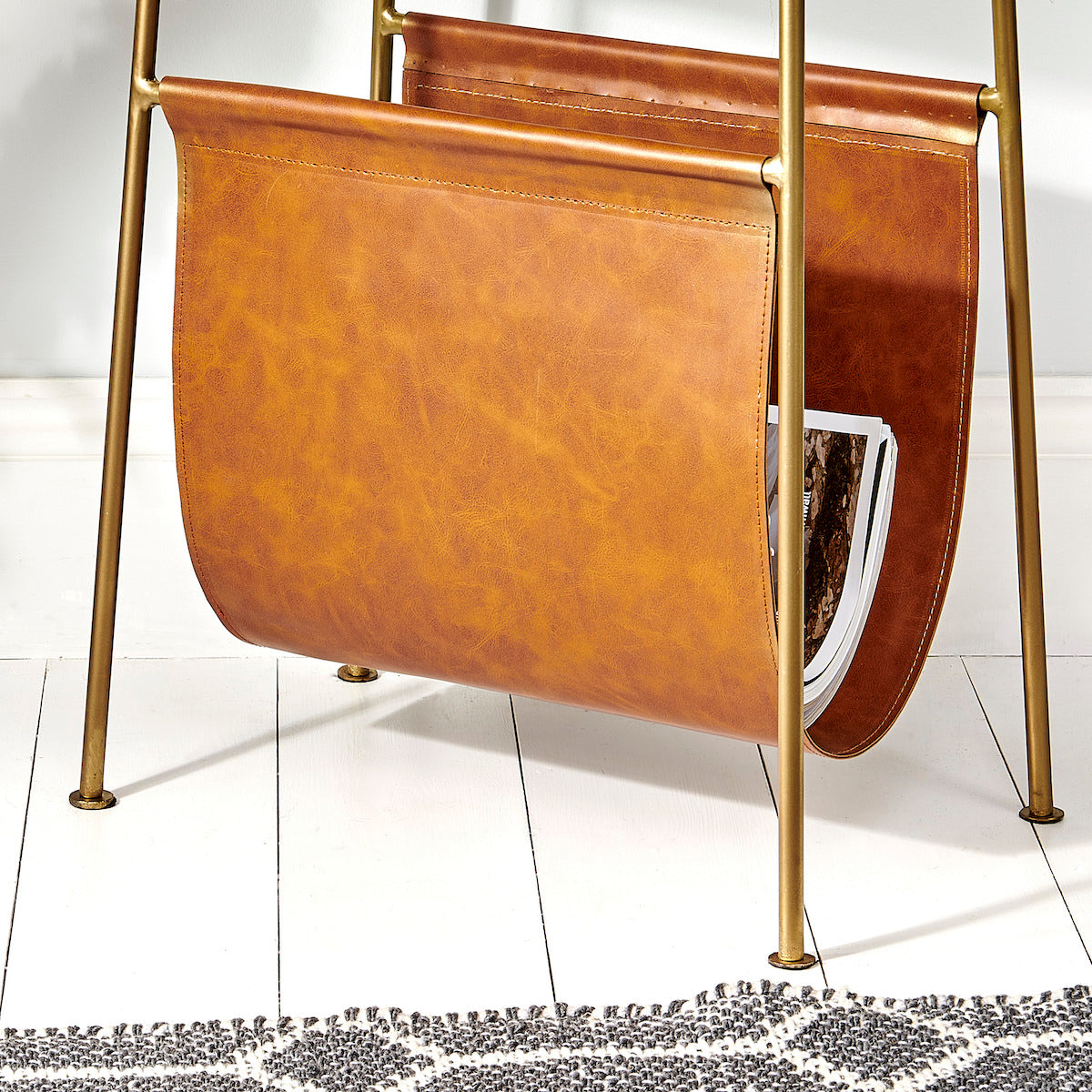 Magazine Rack with Shelf