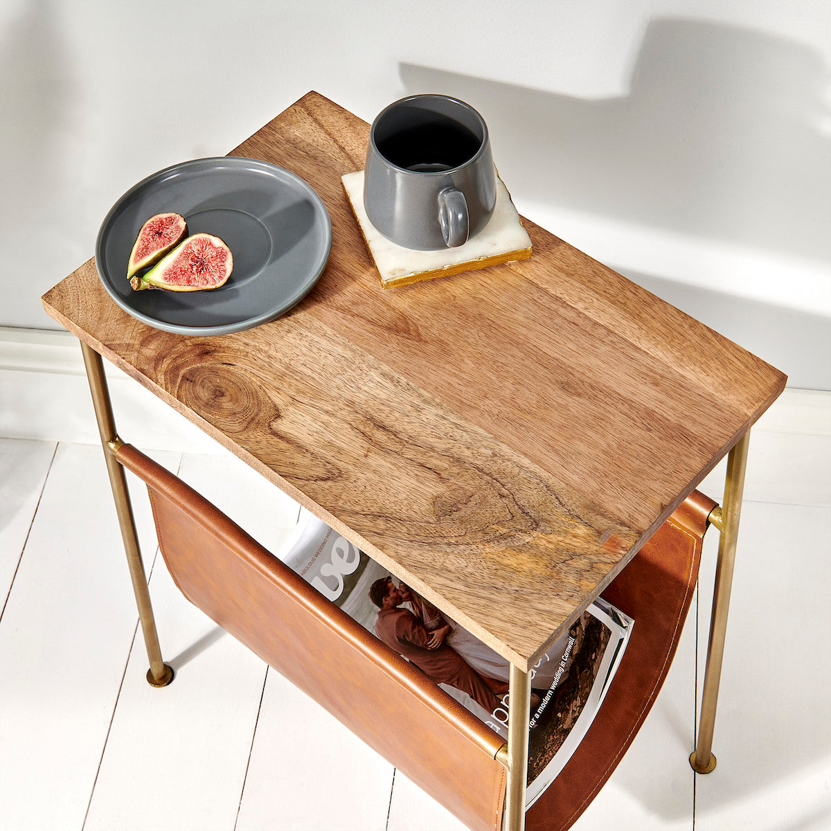 Magazine Rack with Shelf