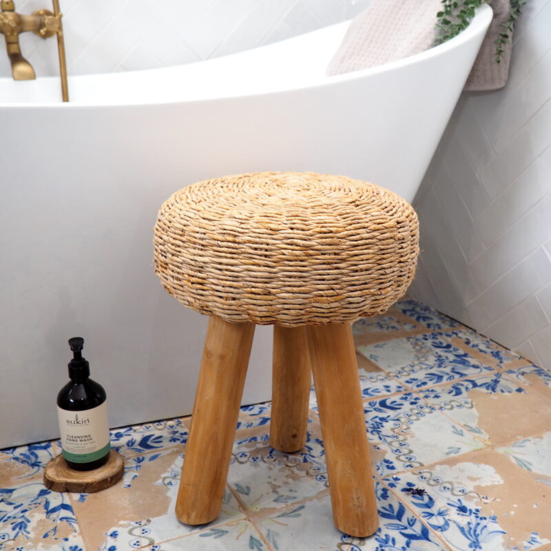 Bathroom stool with wicker seat