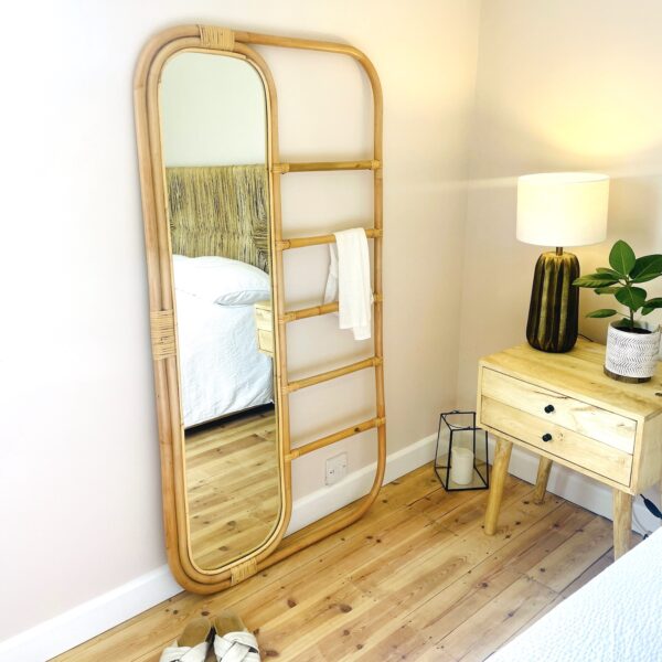 Bedroom clothes ladder with mirror
