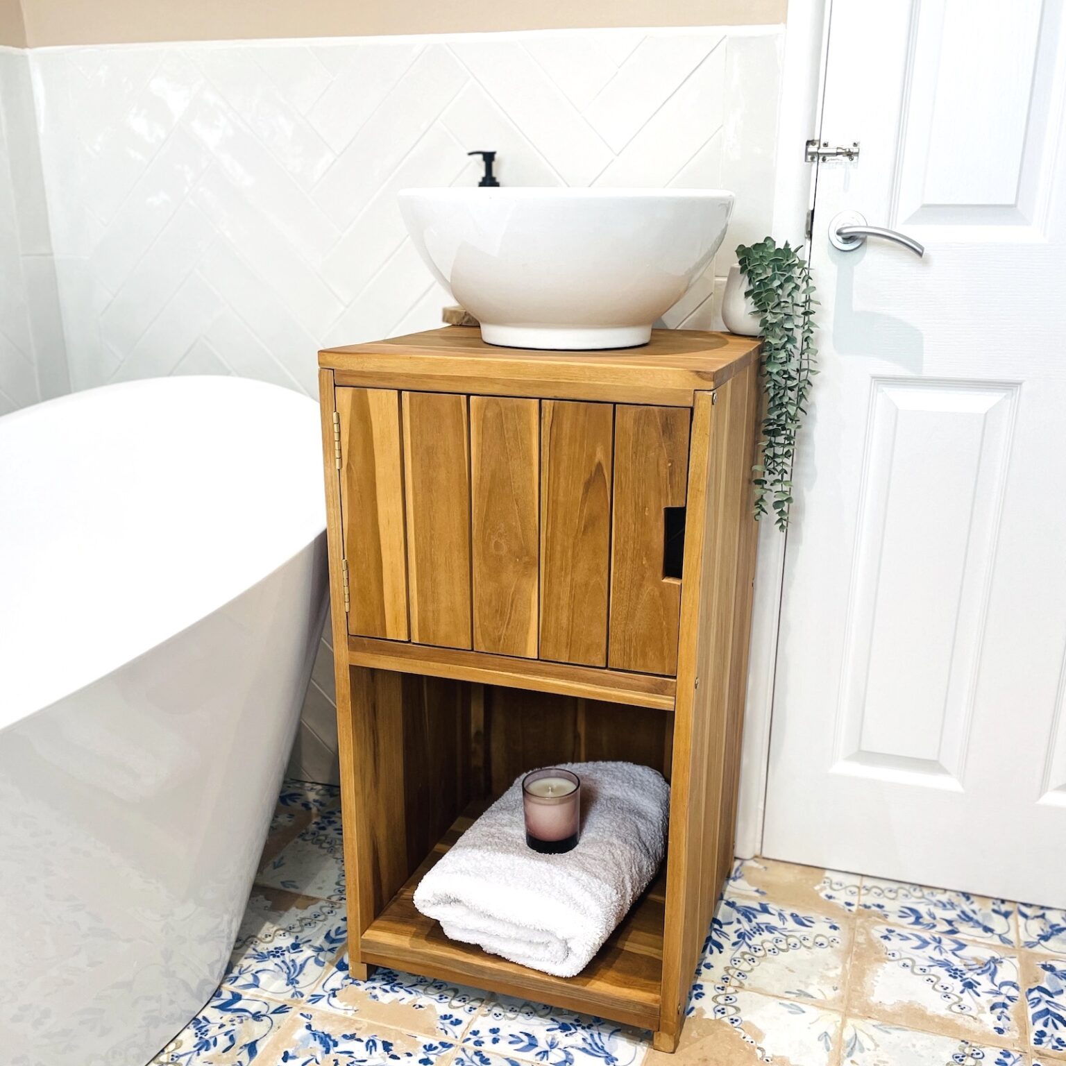 small-bathroom-vanity-unit-zaza-homes